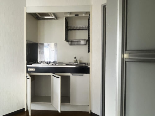 内装:キッチンはガスコンロ1口。 内装:キッチンはガスコンロ1口。