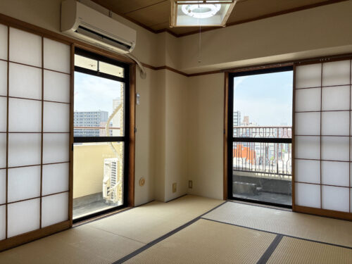室内|あたたかみのある設えと障子が気持ちのいい和室。畳ならではのゆったりとくつろげる空間です。 室内|あたたかみのある設えと障子が気持ちのいい和室。畳ならではのゆったりとくつろげる空間です。