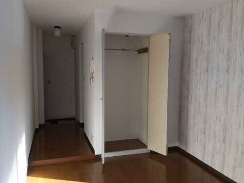 内装：収納はクローゼットが付いています。