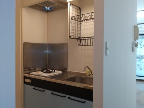 内装：キッチンは一口ガスコンロ。