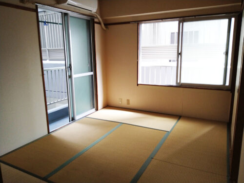 内装：和室/日当たりが心地よいです。素足になって寛ぐにはやっぱり、畳が最適ですね。