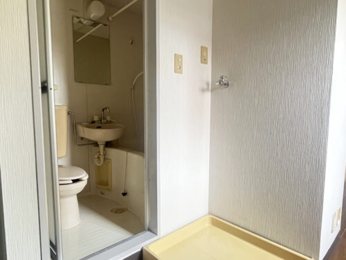 内装:室内洗濯機置き場。 内装:室内洗濯機置き場。